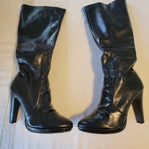 Delicious black boots heels Sz 5.5